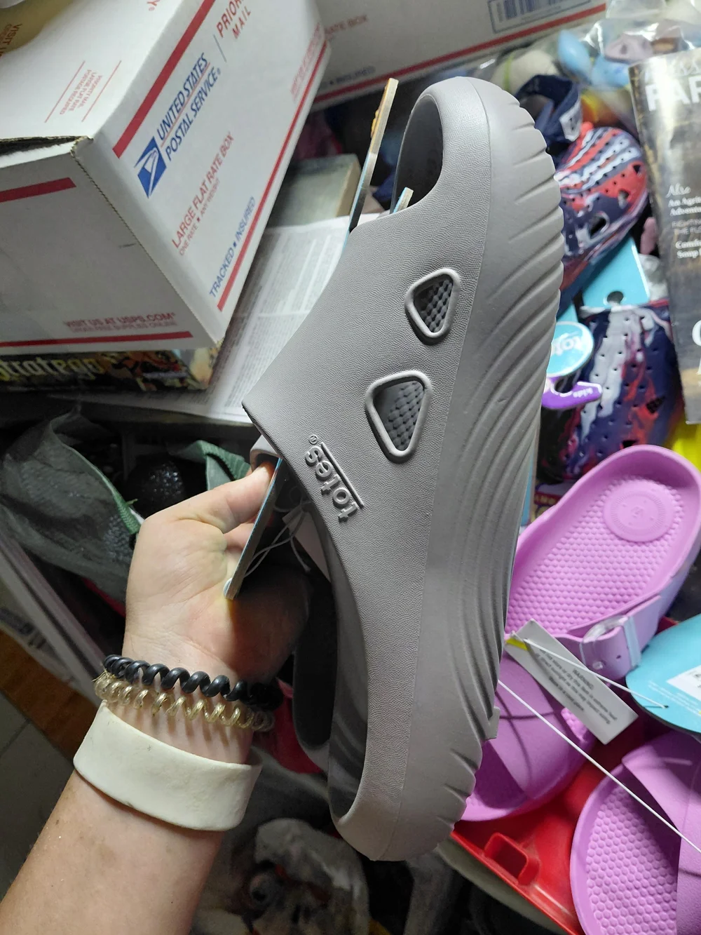 are grey Totes slide sandals featuring a textured honeycomb footbed men's size 9
